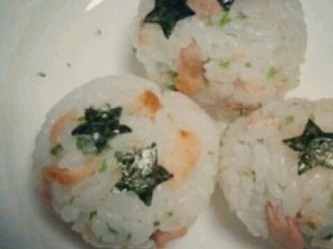 ◎幼児食◎自家製鮭フレークでおにぎり